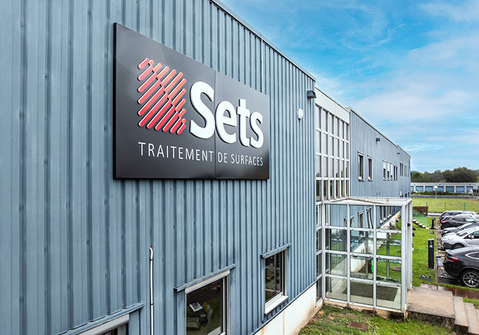 Photo de la façade de l'entreprise SETS spécialisée dans le zinguage.
