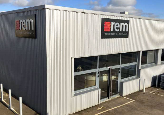 Photo du bâtiment REM spécialisé en zingage