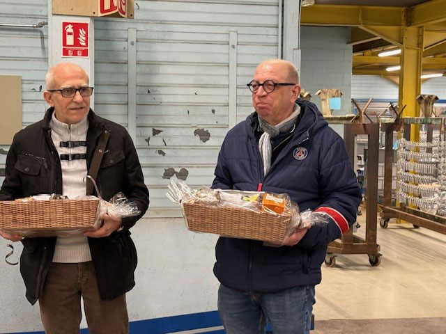 Photo du départ en retraite de deux collaborateurs du groupe REM après respectivement 42 ans et 38 ans d’ancienneté au sein de l’entreprise.